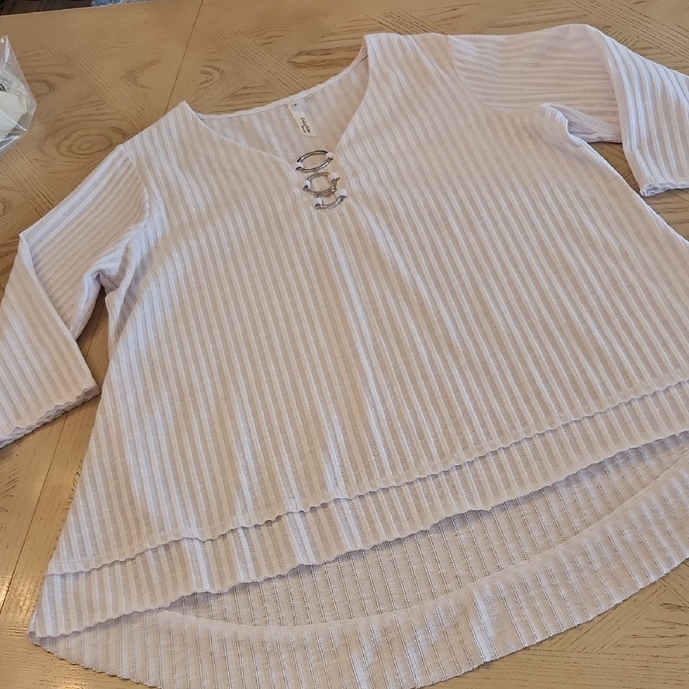 NY Collection White Striped V-Neck Top With Silver Accents Women's Size 1X